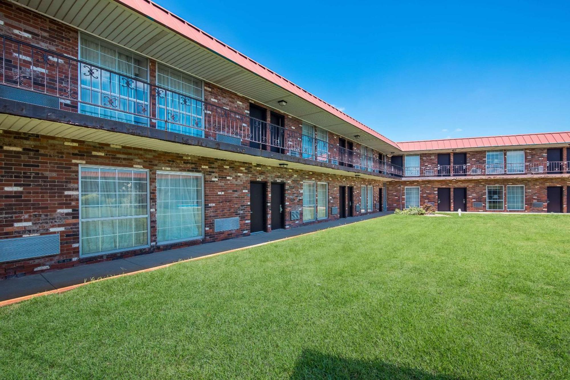 Rodeway Inn McPherson Dış mekan fotoğraf