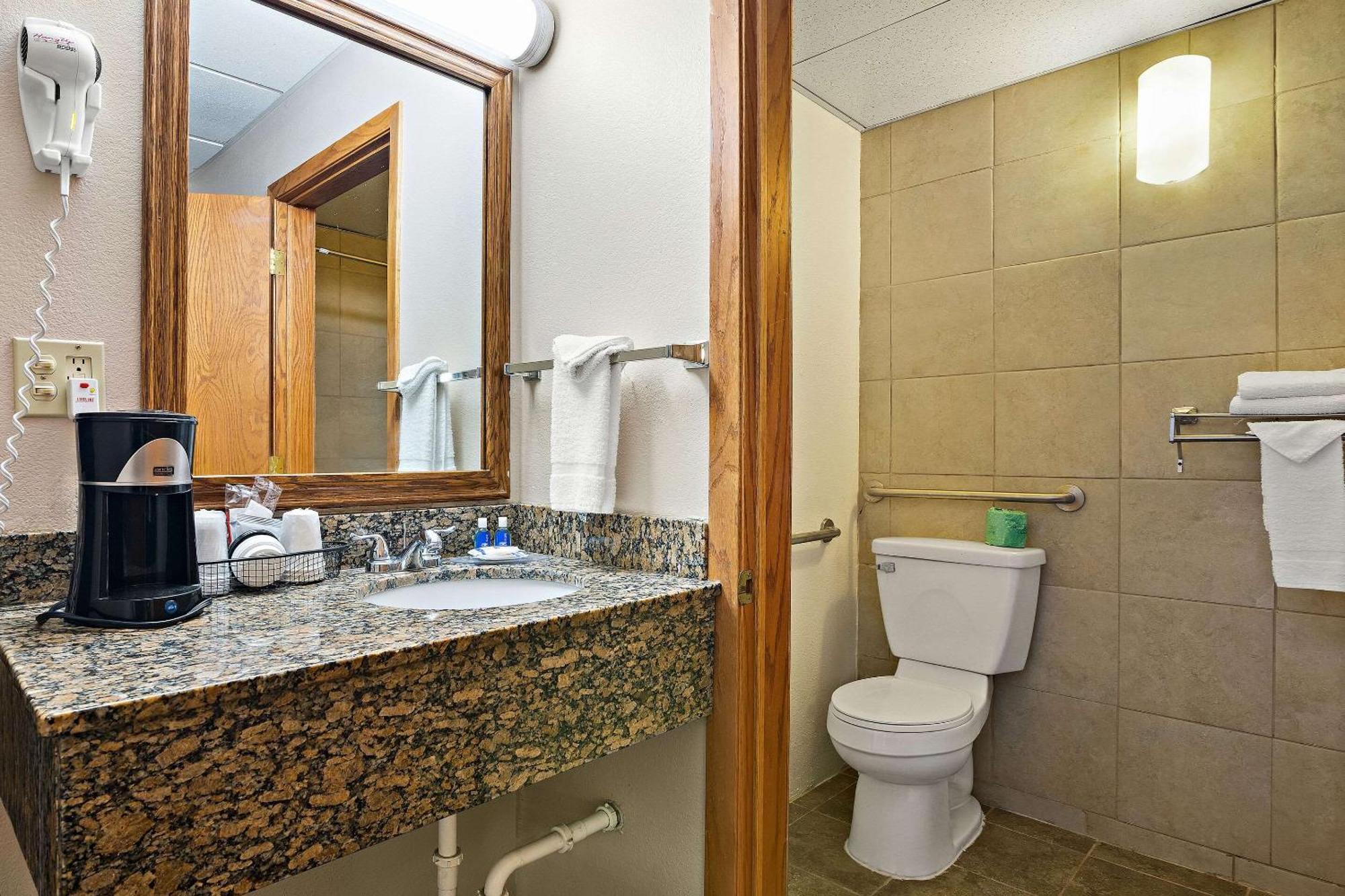 Rodeway Inn McPherson Dış mekan fotoğraf