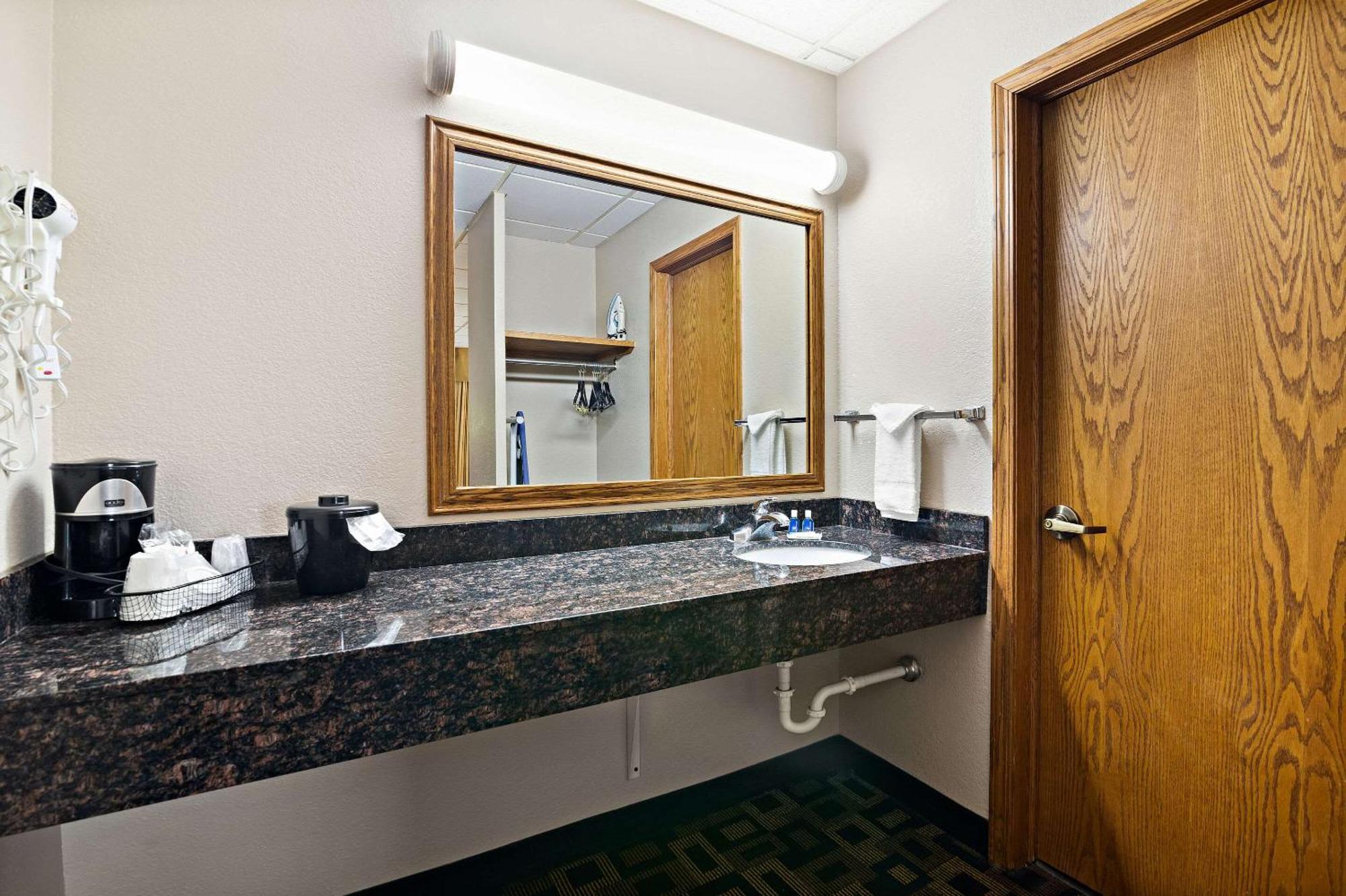 Rodeway Inn McPherson Dış mekan fotoğraf